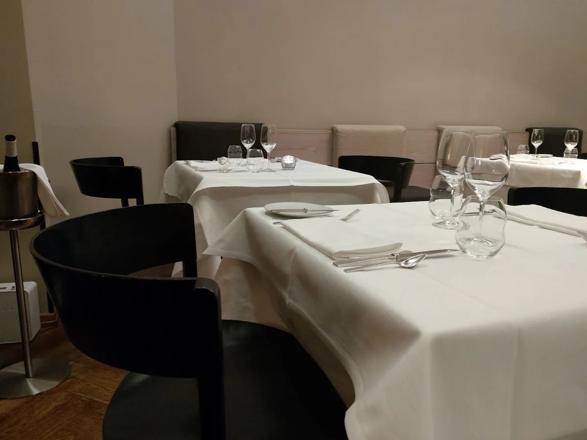 Lohninger – Atmosphäre in Frankfurt am Main, Hessen
