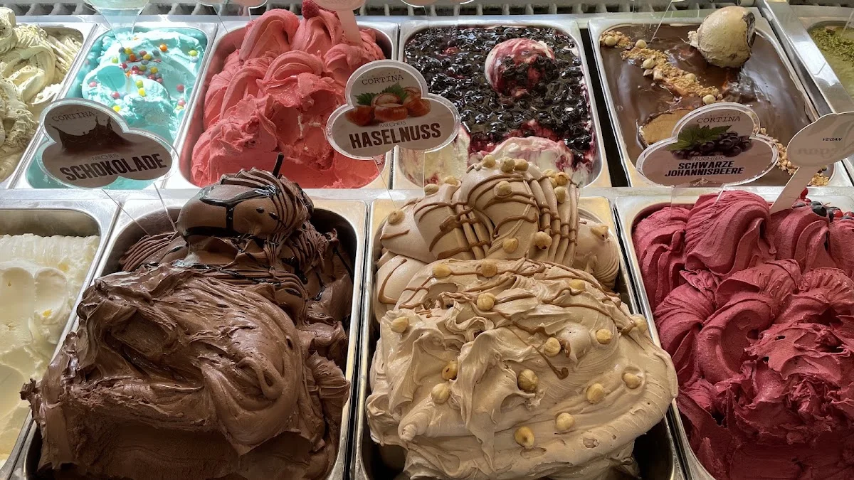 Cortina Eiscafé – Essen und Trinken in Offenbach am Main, Hessen