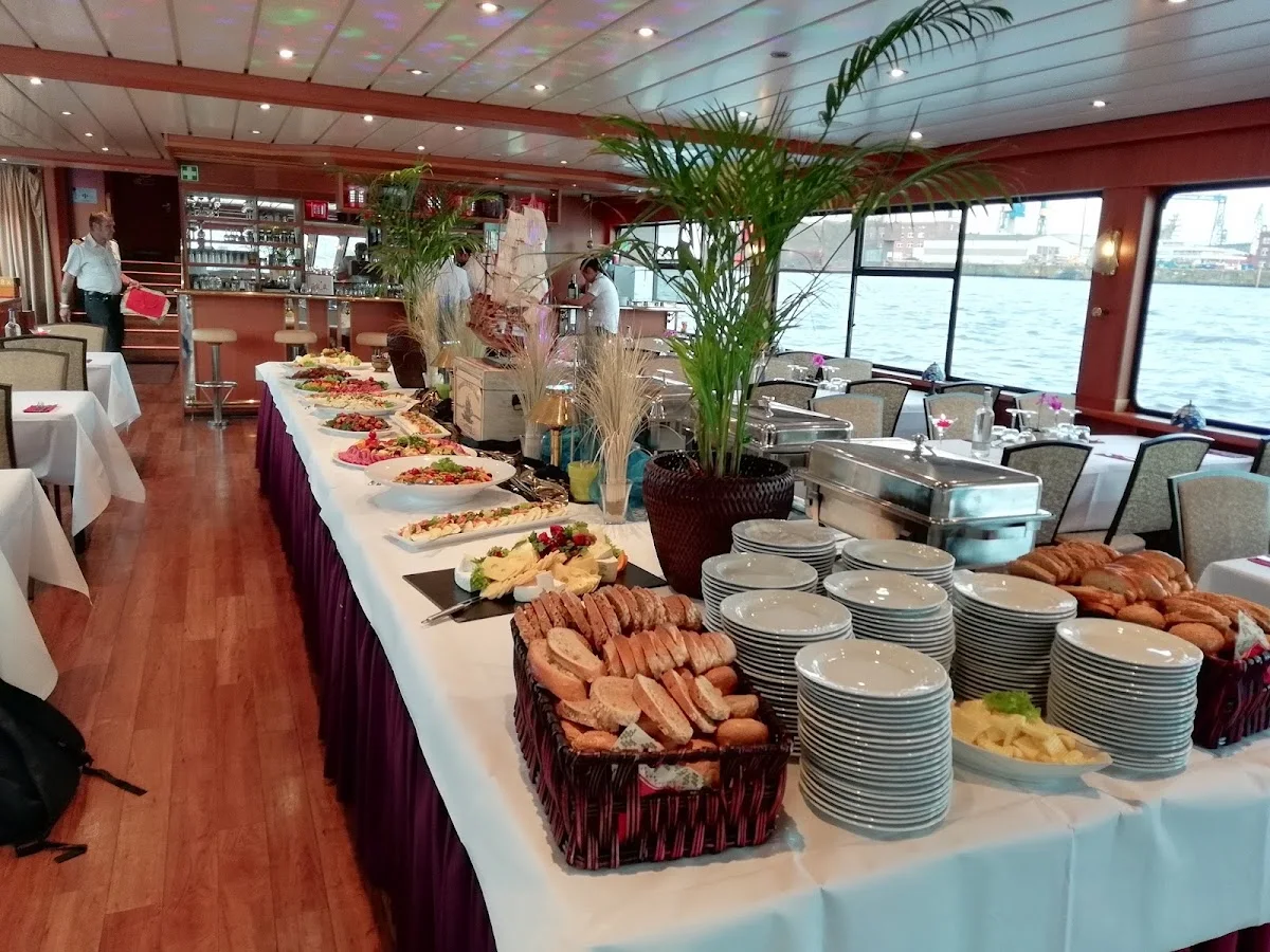 Brücke 10 – Essen und Trinken in Hamburg