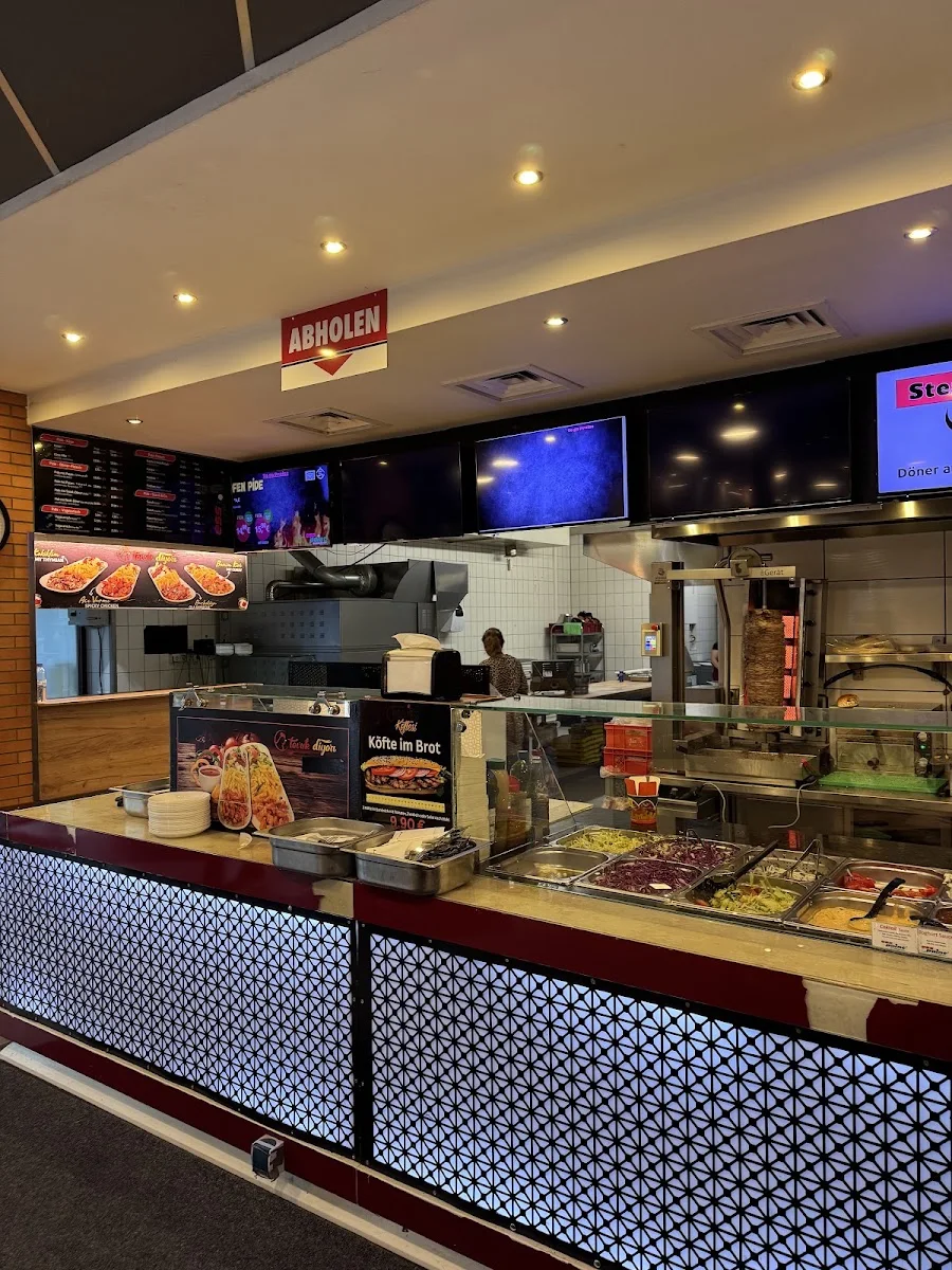 EssPoint Steak Döner Pide & Grill – Atmosphäre in München, Bayern