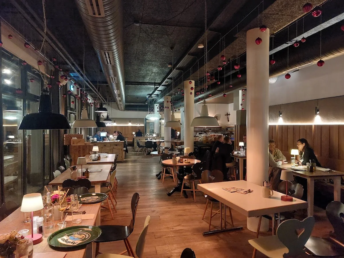 Wirtshaus Zinners – Atmosphäre in Taufkirchen, Bayern
