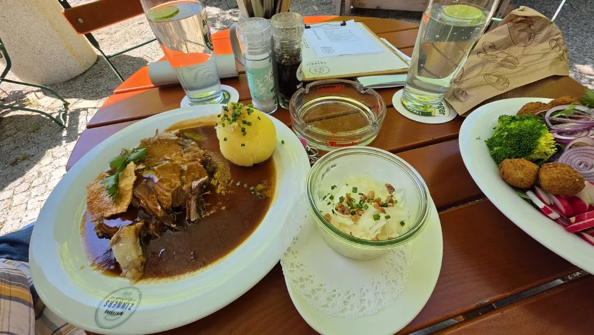Wirtshaus Zinners – Sauerbraten in Taufkirchen, Bayern