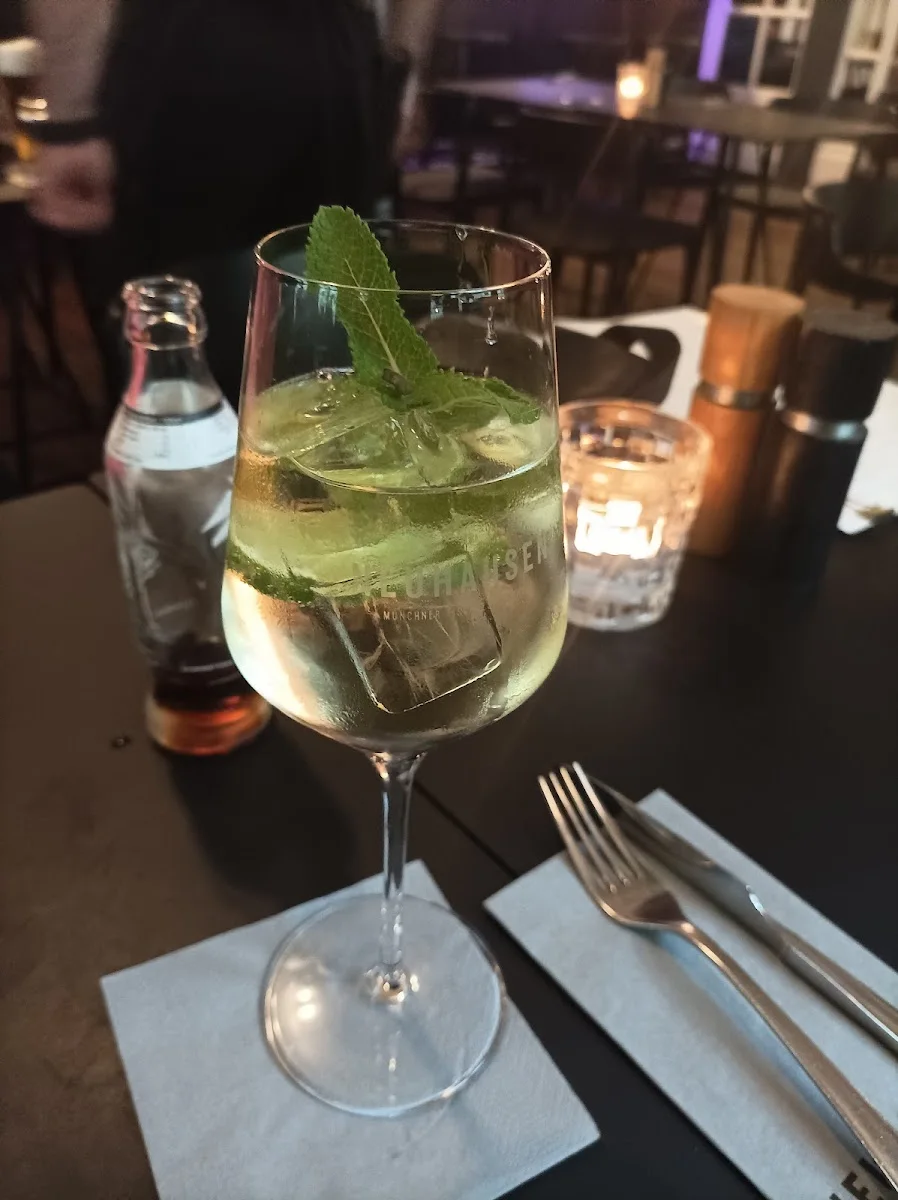 Das Neuhausen // Restaurant // Garten // Bar – Mojito in München, Bayern