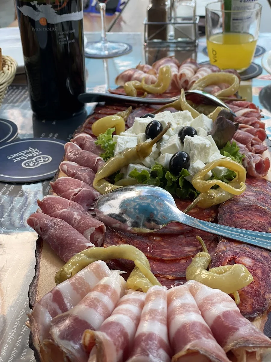 Restaurant Zadar – Essen und Trinken in Karlsfeld, Bayern