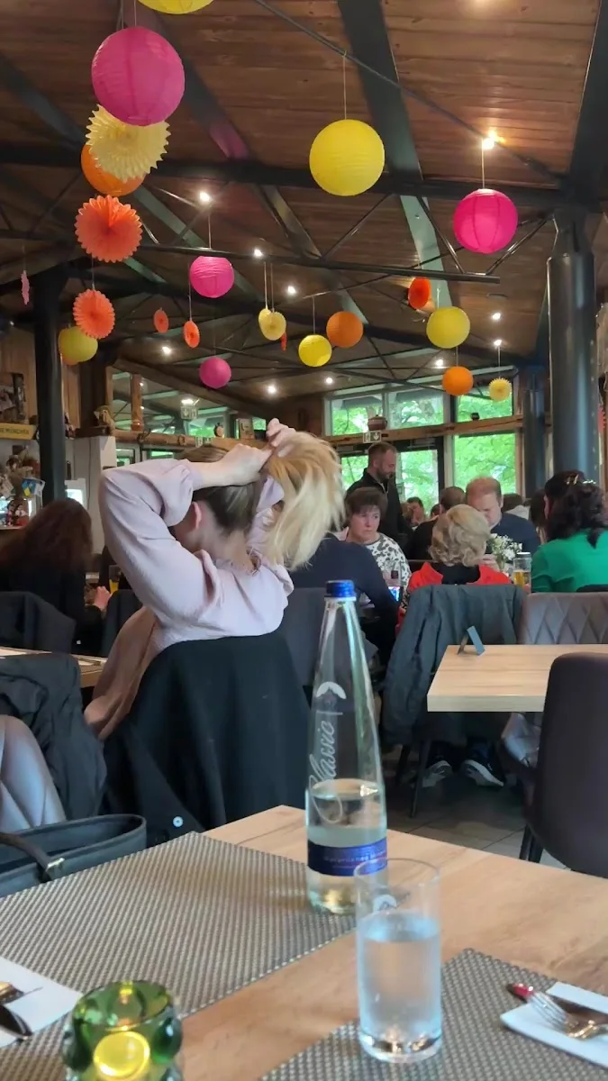 Druzi Bayrisch-Ukrainisches Restaurant – Atmosphäre in Pullach im Isartal, Bayern