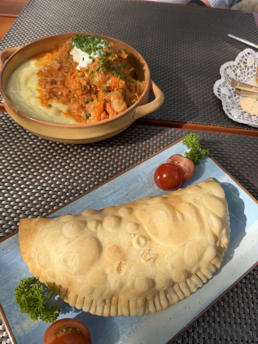 Druzi Bayrisch-Ukrainisches Restaurant – Calzone in Pullach im Isartal, Bayern