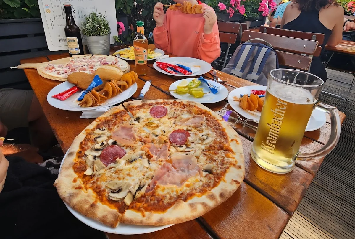 Emma & Paul's Biergarten / Eiskrem Hausgemacht – Pizza in Berlin