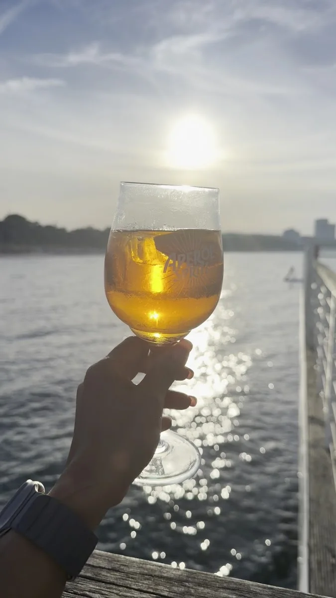 Wolkenlos Timmendorfer Strand – Bar in Timmendorfer Strand, Schleswig-Holstein