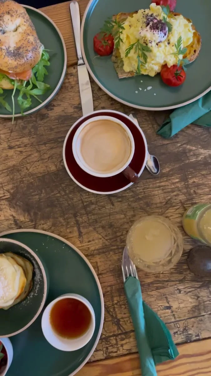 Ewig Freunde – Café in Berlin