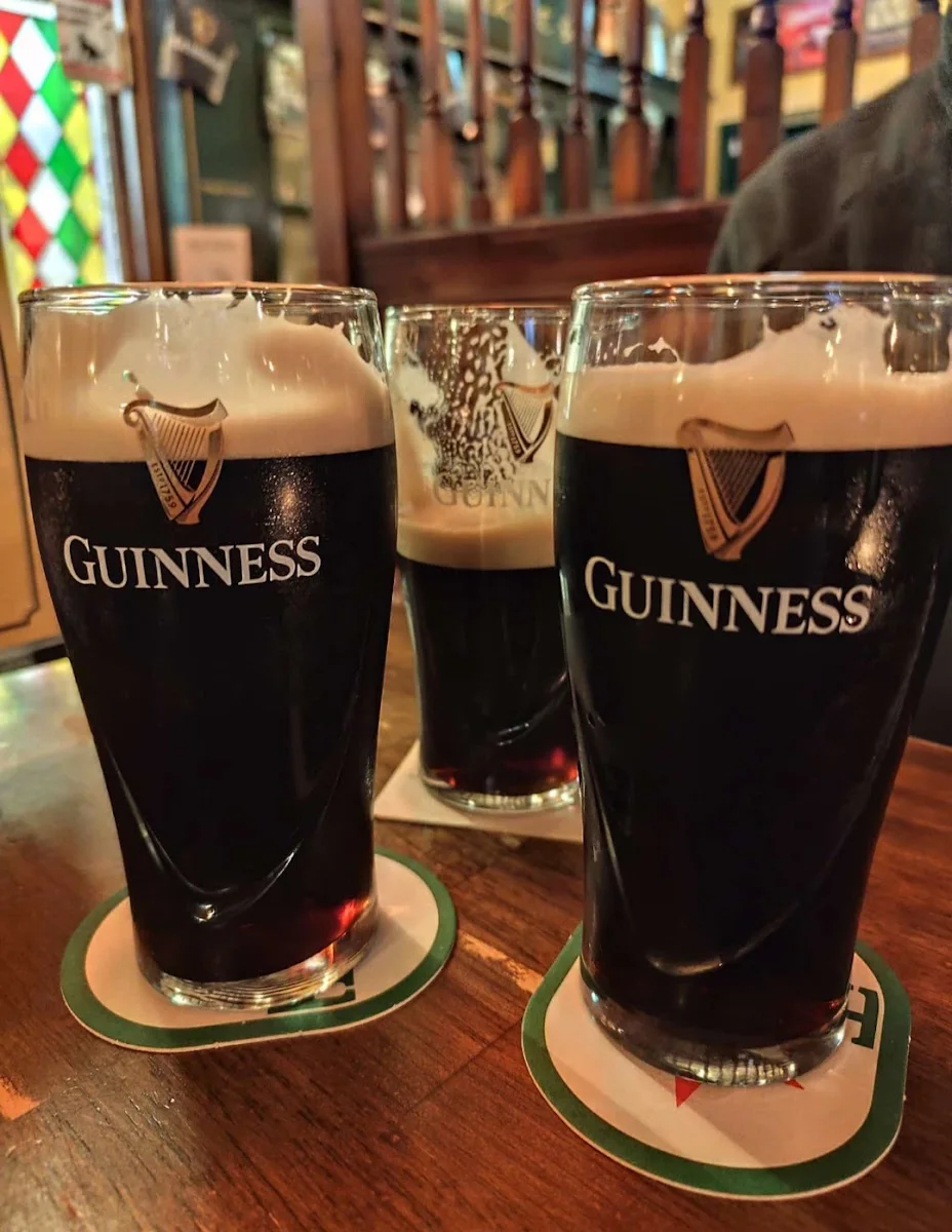 Murphy's Irish Pub am Checkpoint Charlie – Essen und Trinken in Berlin