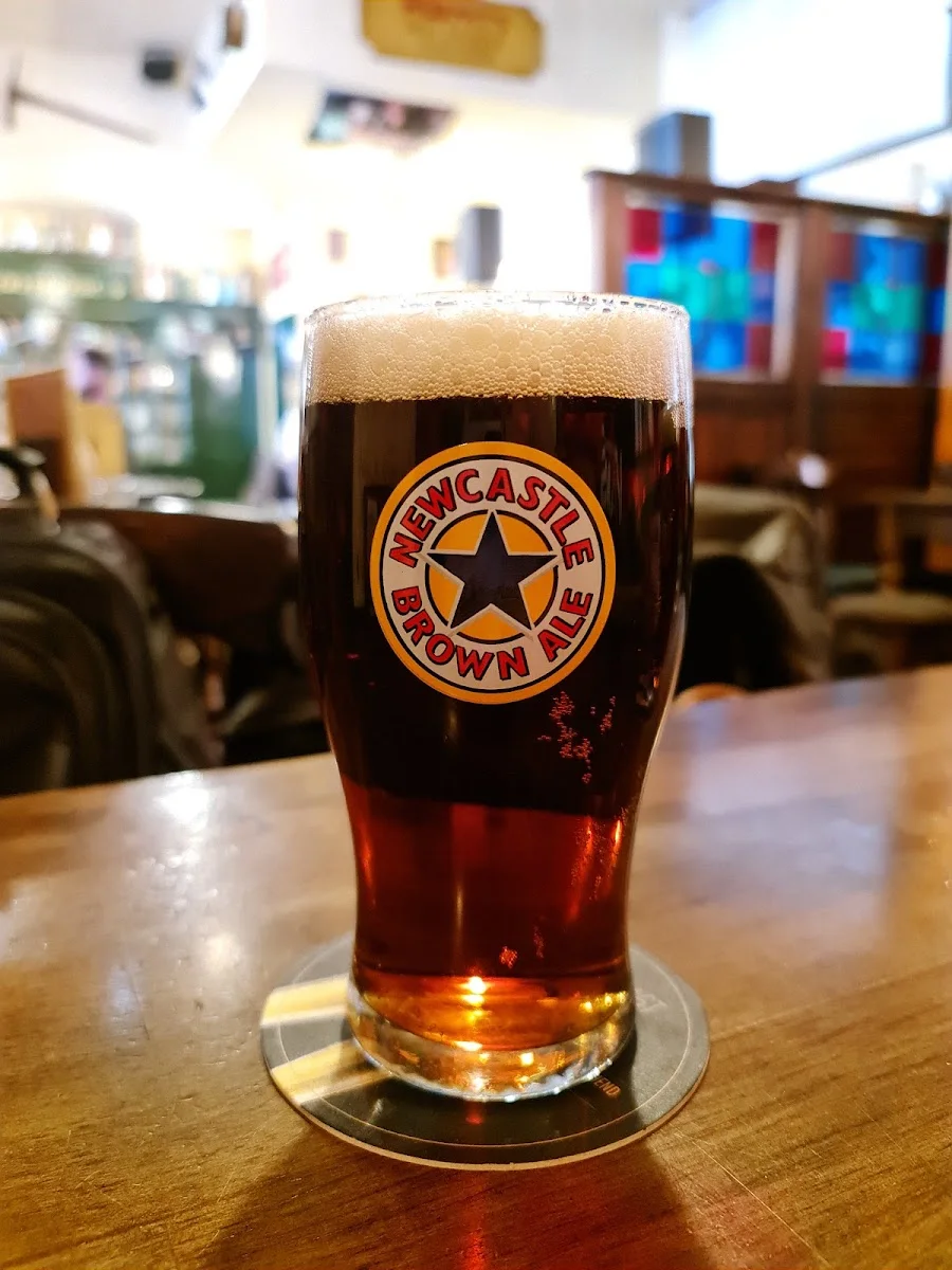 Murphy's Irish Pub am Checkpoint Charlie – Newcastle Brown Ale in Berlin