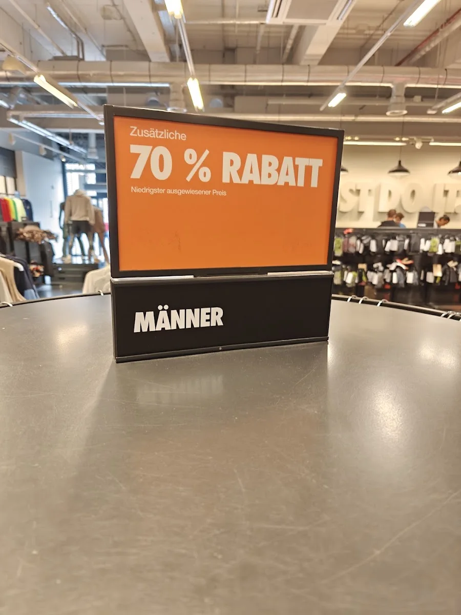 Nike Clearance Store Kerpen – Besucherfoto von FUT Legende in Kerpen, Nordrhein-Westfalen
