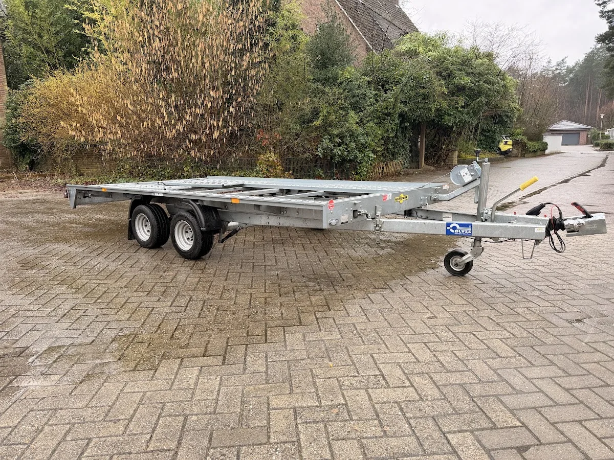 BLYSS transporttechnik GmbH; Anhänger Hersteller – Besucherfoto: Arlind gashaj in Dorsten, Nordrhein-Westfalen