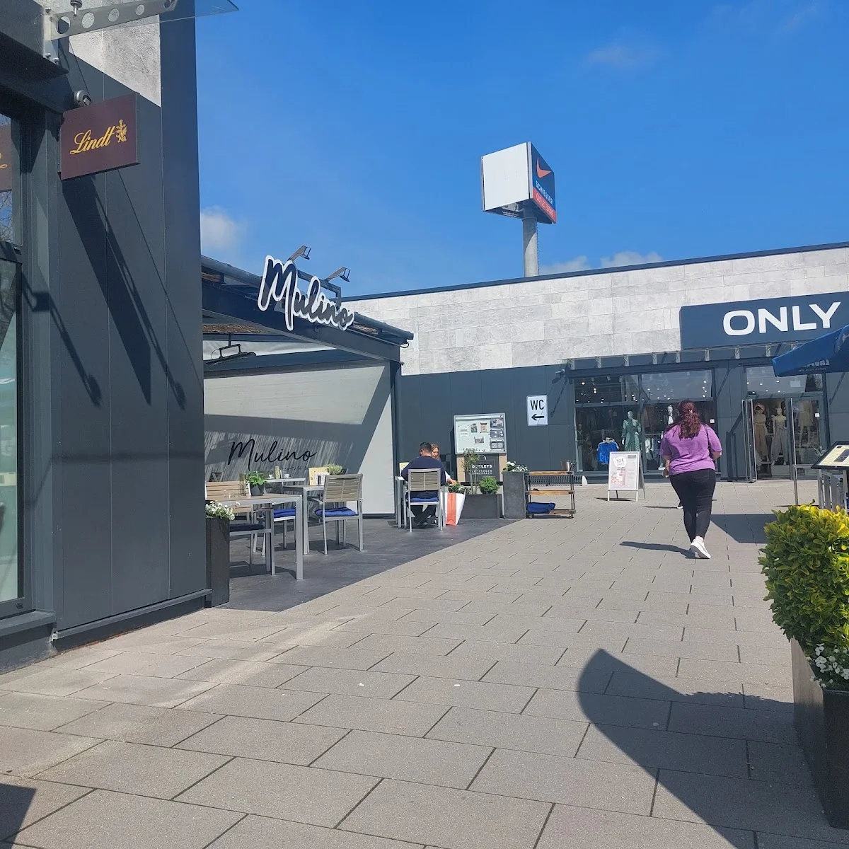 OUTLETS Jettingen-Scheppach (D) – Restaurant in Jettingen-Scheppach, Bayern