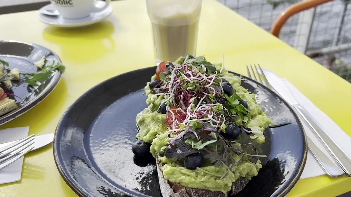 Entenwerder1 – Avocado-Toast in Hamburg