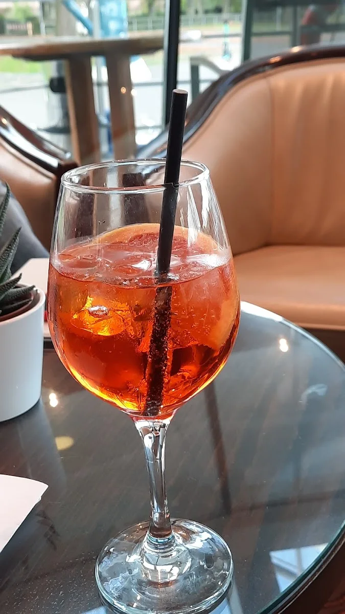 Main Nizza Gastronomie – Aperol Spritz in Frankfurt am Main, Hessen
