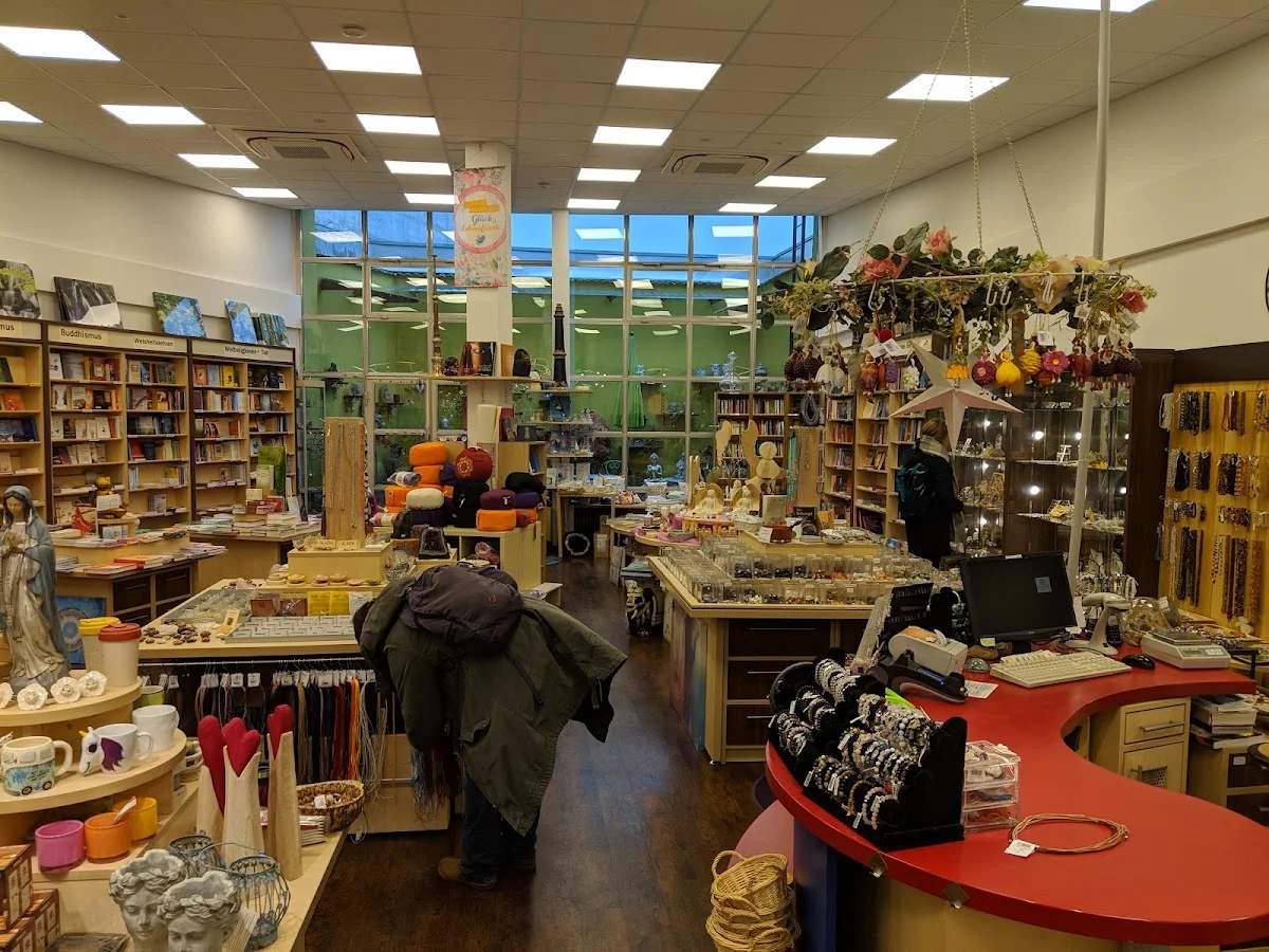 Schirner Buchhandlung e.K. – Regal in Darmstadt, Hessen