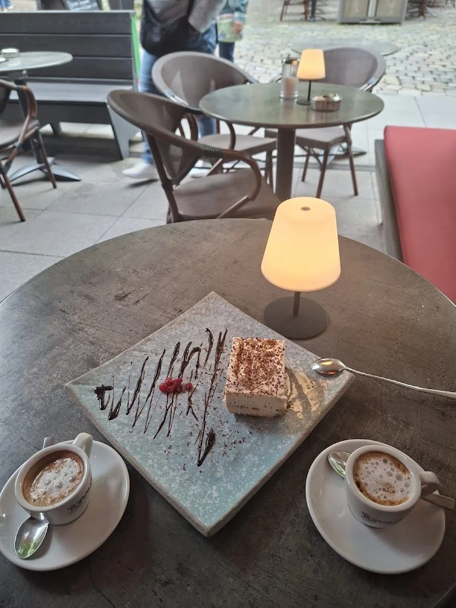 Trattoria Vitello – Bar in Hamburg