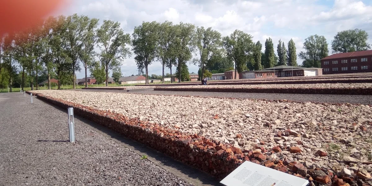 KZ-Gedenkstätte Neuengamme – Street View & 360°-Fotos in Hamburg Neuengamme, Schleswig-Holstein