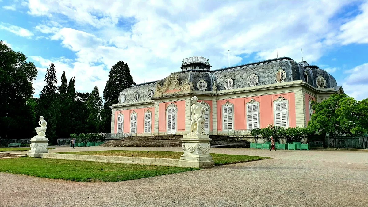 Schloss Benrath – Sehenswürdigkeit in Düsseldorf, Nordrhein-Westfalen