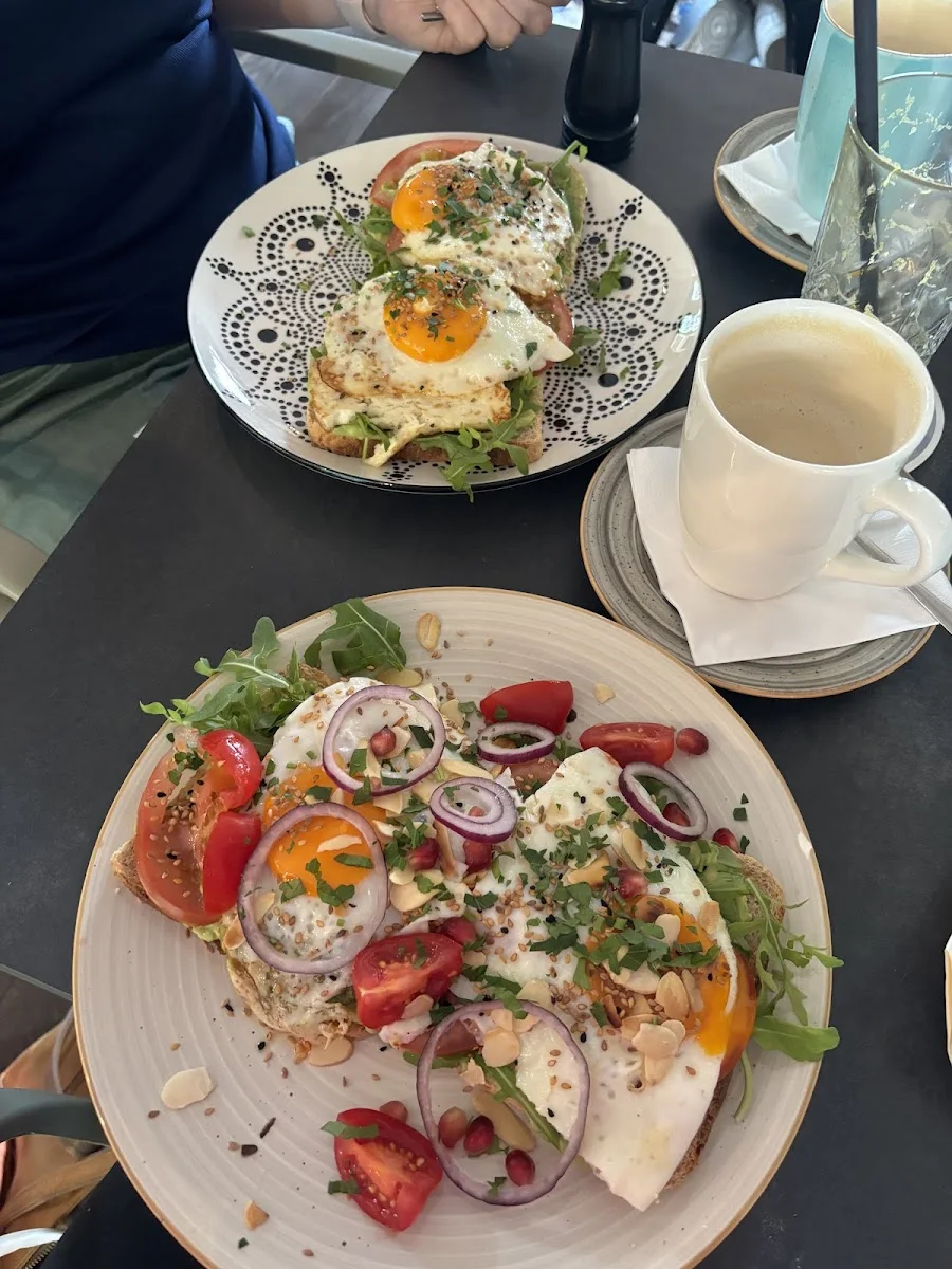 Restaurant Das Kaffeehaus – Avocado-Toast in Puchheim, Bayern