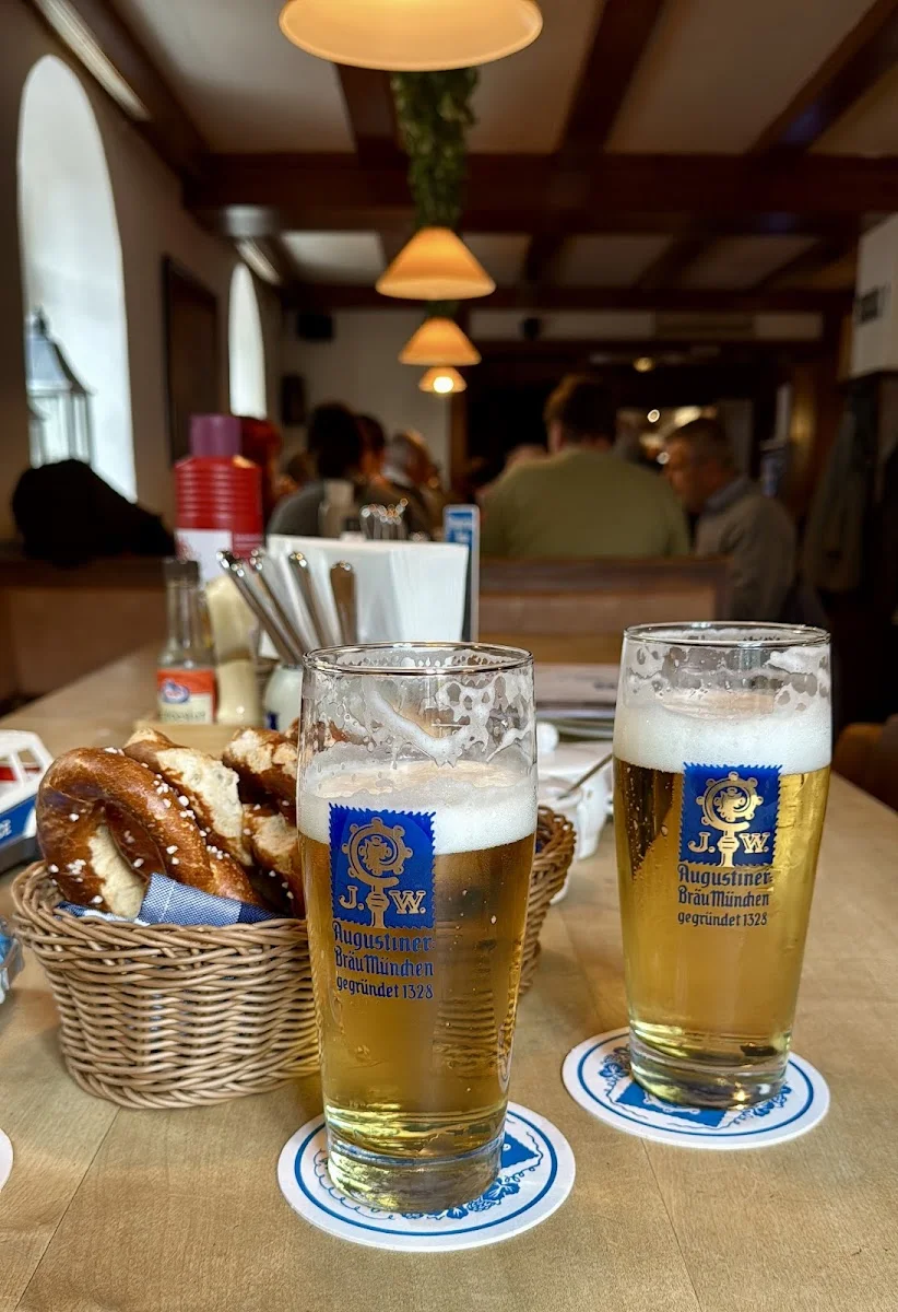 Augustiner Alter Wirt in Ramersdorf – Bier in München, Bayern