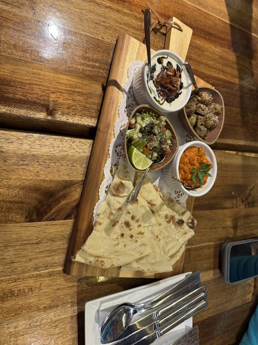 Pooneh Grill – Humus in Berlin