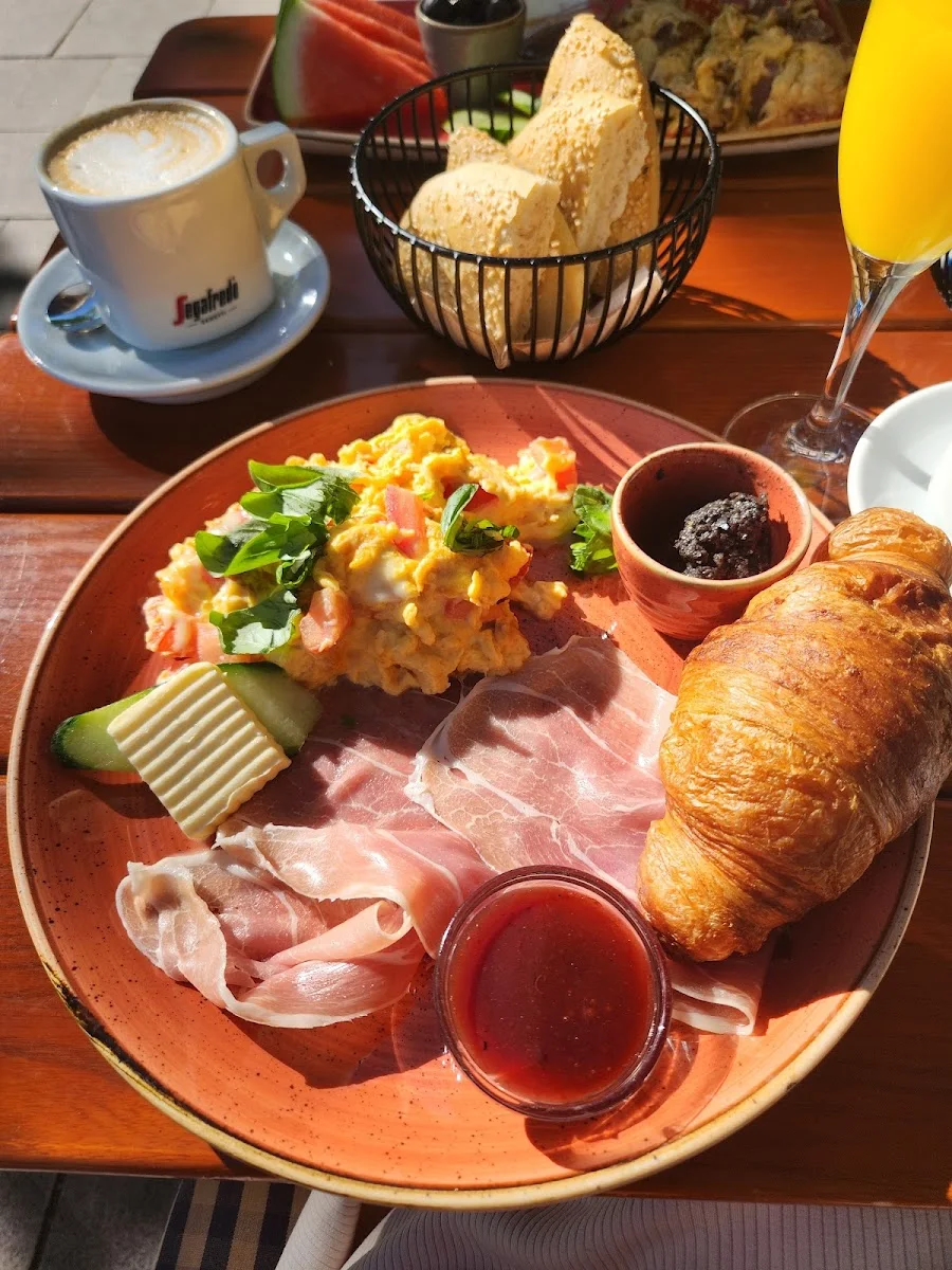 Cafe Westend Gaststättenbetriebs GmbH – Essen und Trinken in München, Bayern