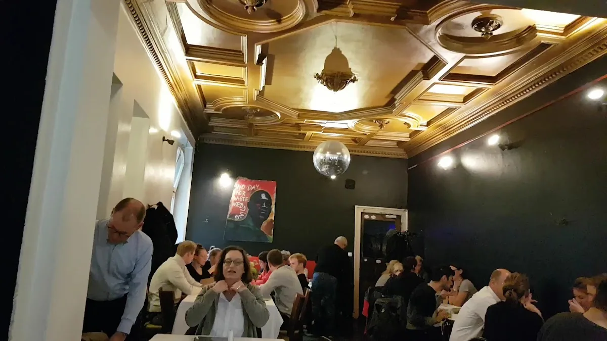 Schwarzes Cafe – Atmosphäre in Berlin