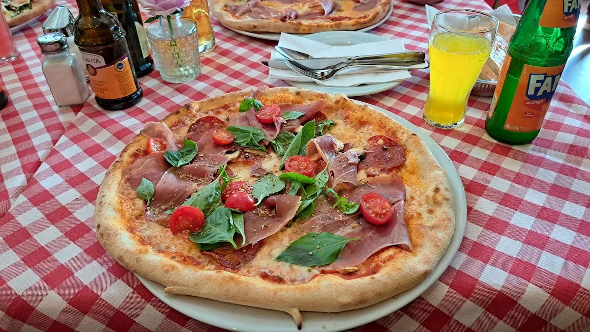 Piazza Rossa – Café in Berlin