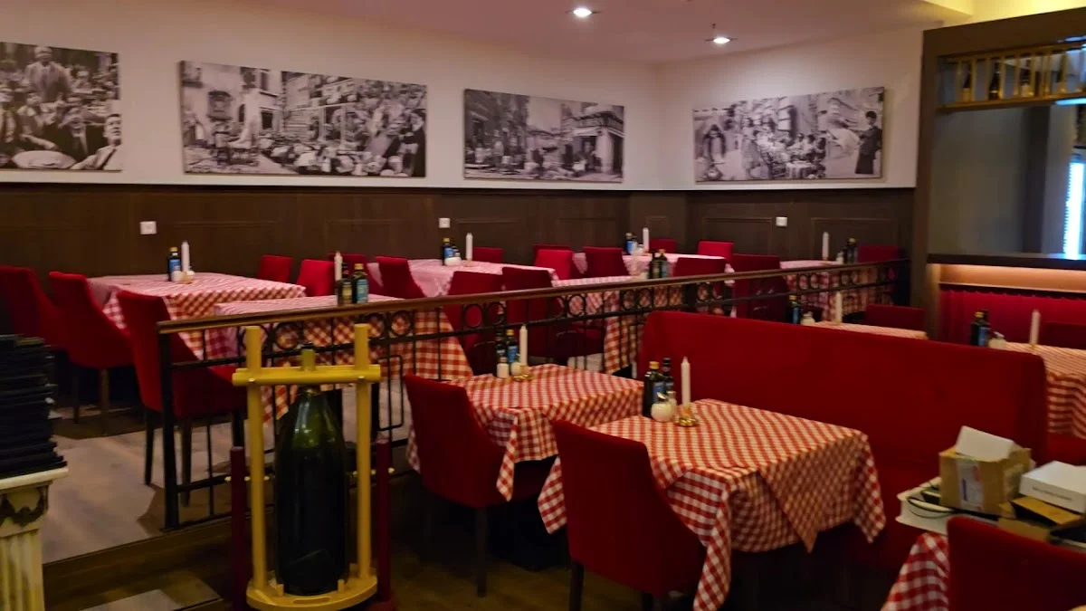 Piazza Rossa – Café in Berlin