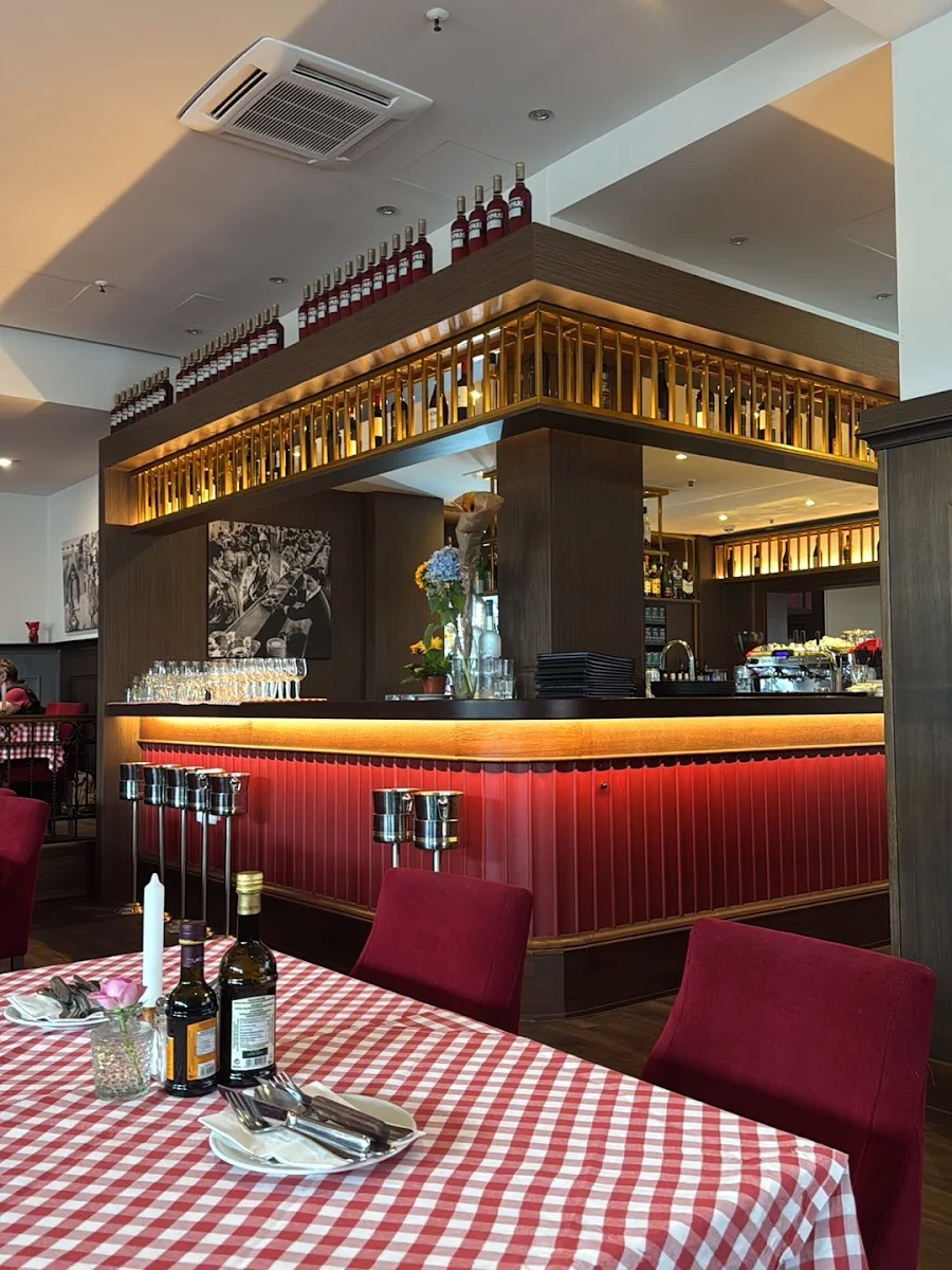 Piazza Rossa – Atmosphäre in Berlin