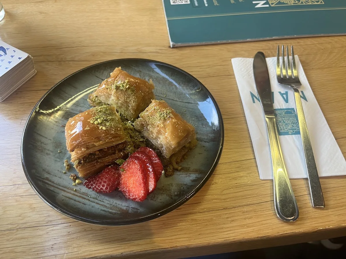 NAAN Barmbek – Baklava in Hamburg