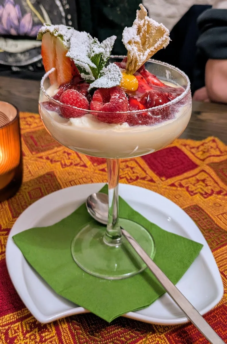 Yatana eritreisch-ätiopisches Restaurant – Panna cotta in Düsseldorf, Nordrhein-Westfalen
