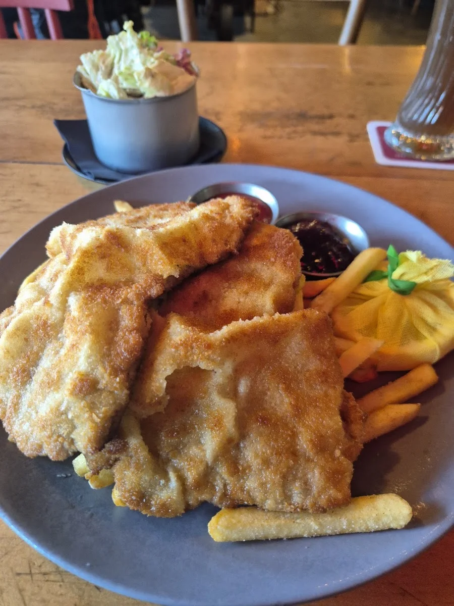 MOTORWORLD Inn Restaurant München – Wiener Schnitzel in München, Bayern