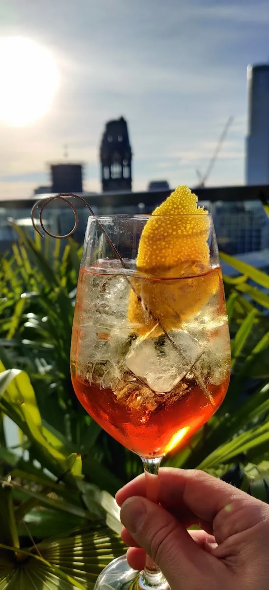 Monkey Bar – Aperol Spritz in Berlin