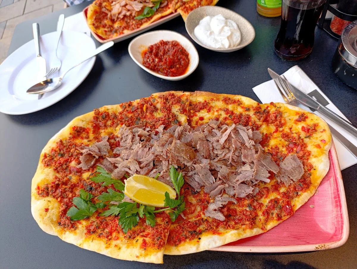 Köz Adana – Lahmacun in Hamburg