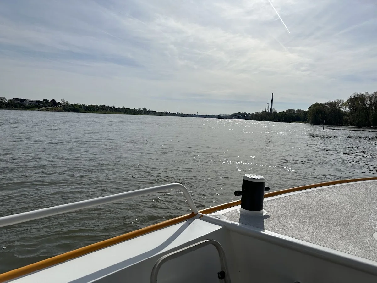 RHEINSCHWAN Personenfähre (Anlegesteg Lülsdorf-Wesseling) // WEISBARTH FAHRGASTSCHIFF – Besucherfoto von Kim david Ortmann in Wesseling, Nordrhein-Westfalen
