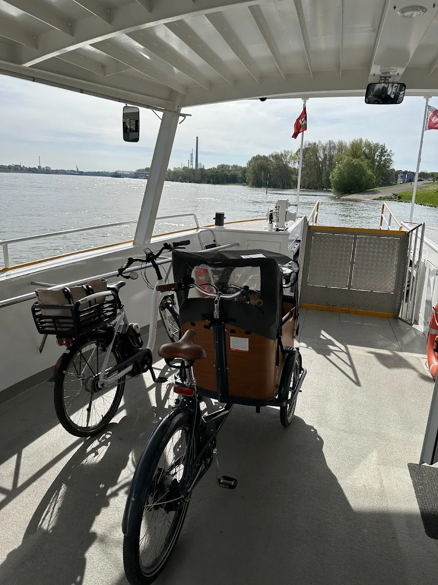 RHEINSCHWAN Personenfähre (Anlegesteg Lülsdorf-Wesseling) // WEISBARTH FAHRGASTSCHIFF – Besucherfoto von Kim david Ortmann in Wesseling, Nordrhein-Westfalen