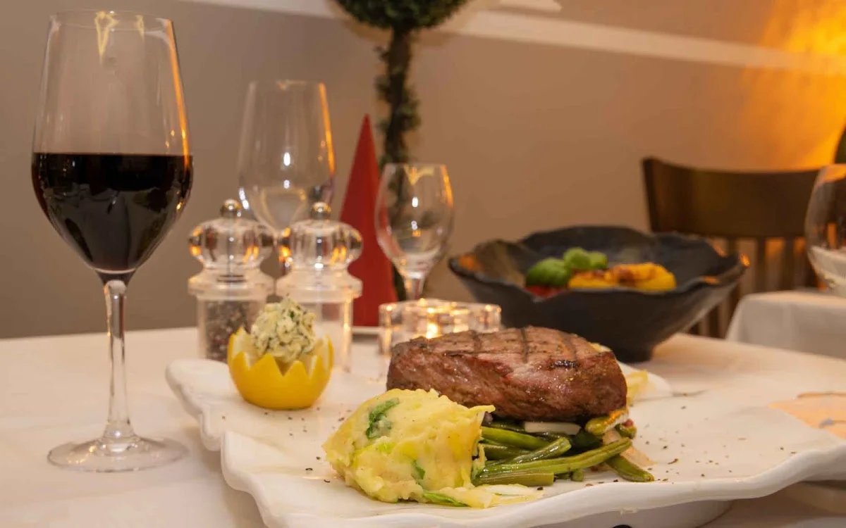 Pharos zur Seeve GmbH – Essen und Trinken in Seevetal, Niedersachsen