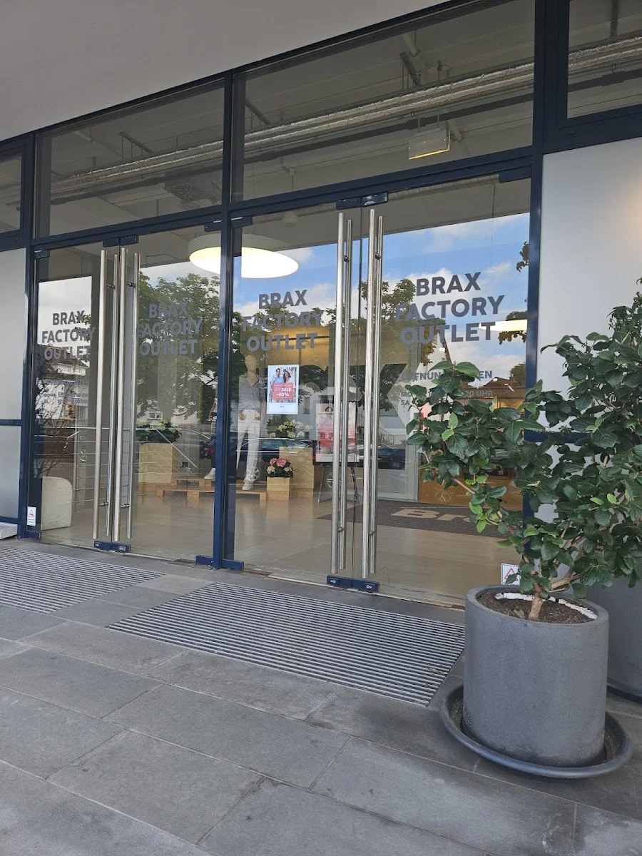 Brax Factory Outlet Herford – Innenansichten in Herford, Nordrhein-Westfalen