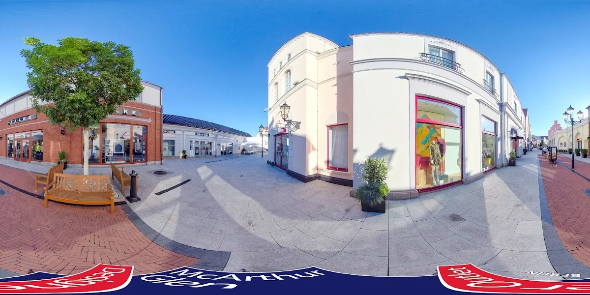 Designer Outlet Berlin – Street View & 360°-Fotos in Wustermark, Brandenburg