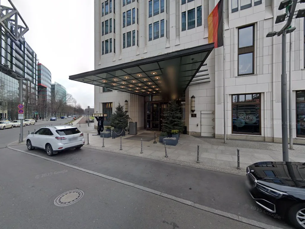 The Curtain Club – Street View & 360°-Fotos in Berlin