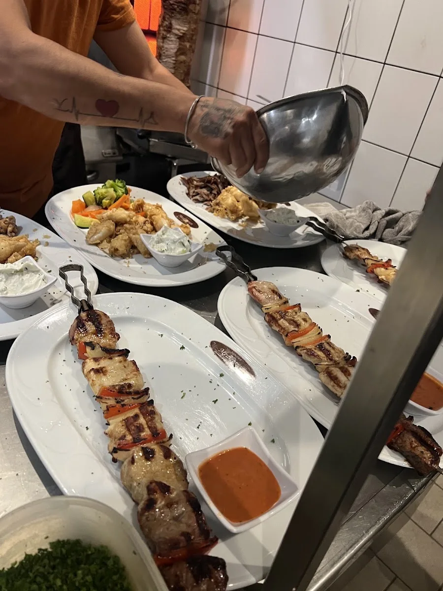 Restaurant Mediterran – Essen und Trinken in Rellingen, Schleswig-Holstein