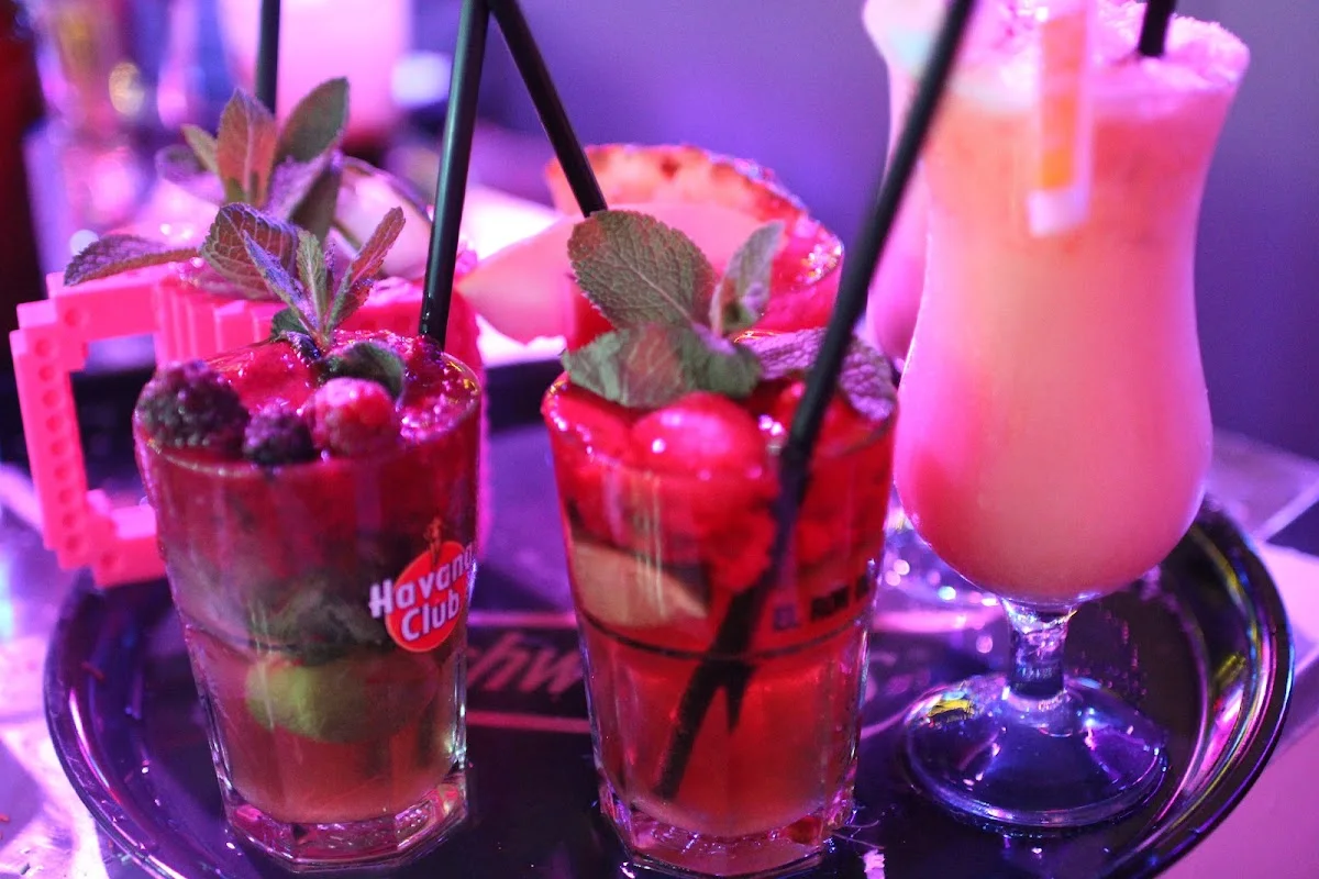 Knutschfleck Berlin Variete Show Restaurant und Party Bar – Cocktail in Berlin