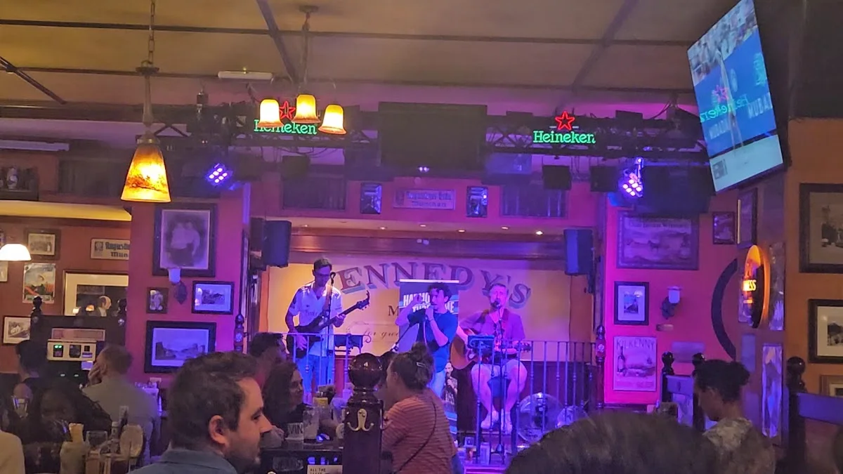 Kennedy's Bar & Restaurant – Bar in München, Bayern