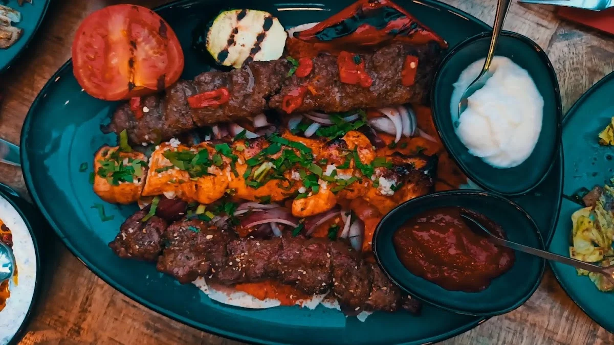 Rotes Kamel – Grillteller in Berlin