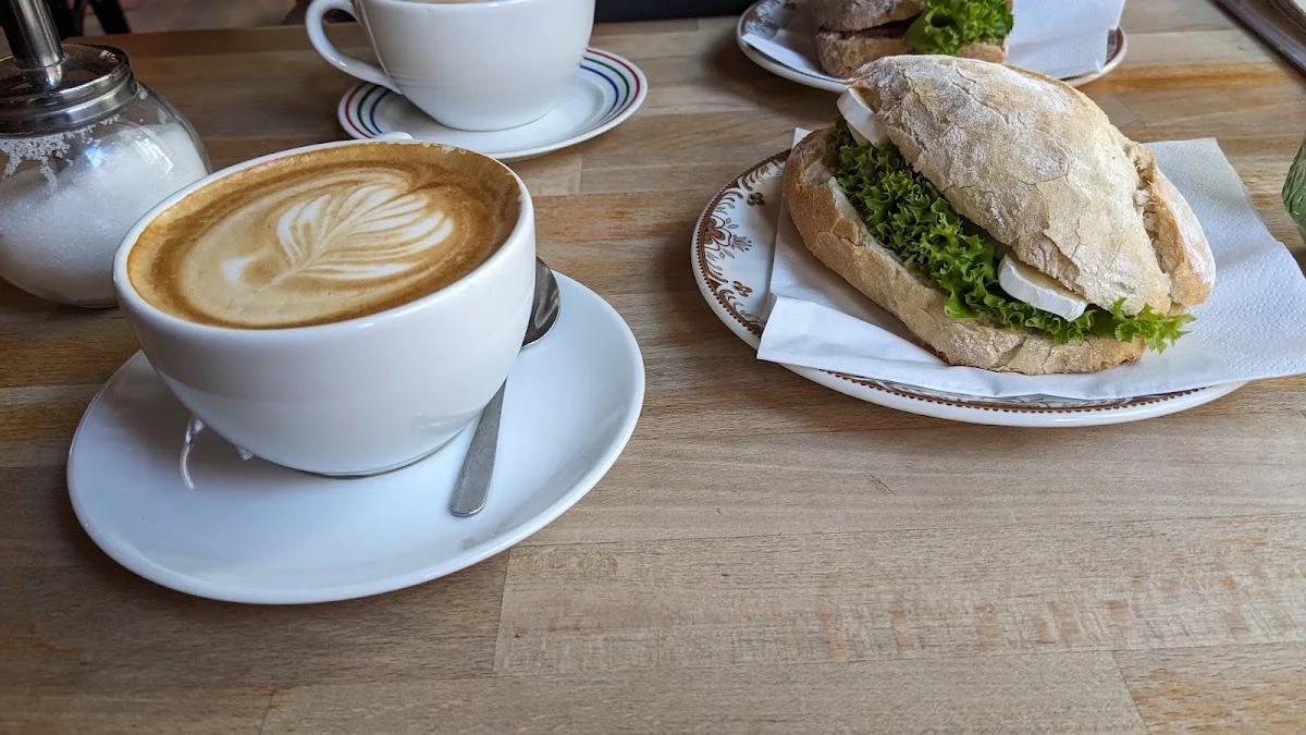 Café MAY – Chicken Sandwich in Hamburg