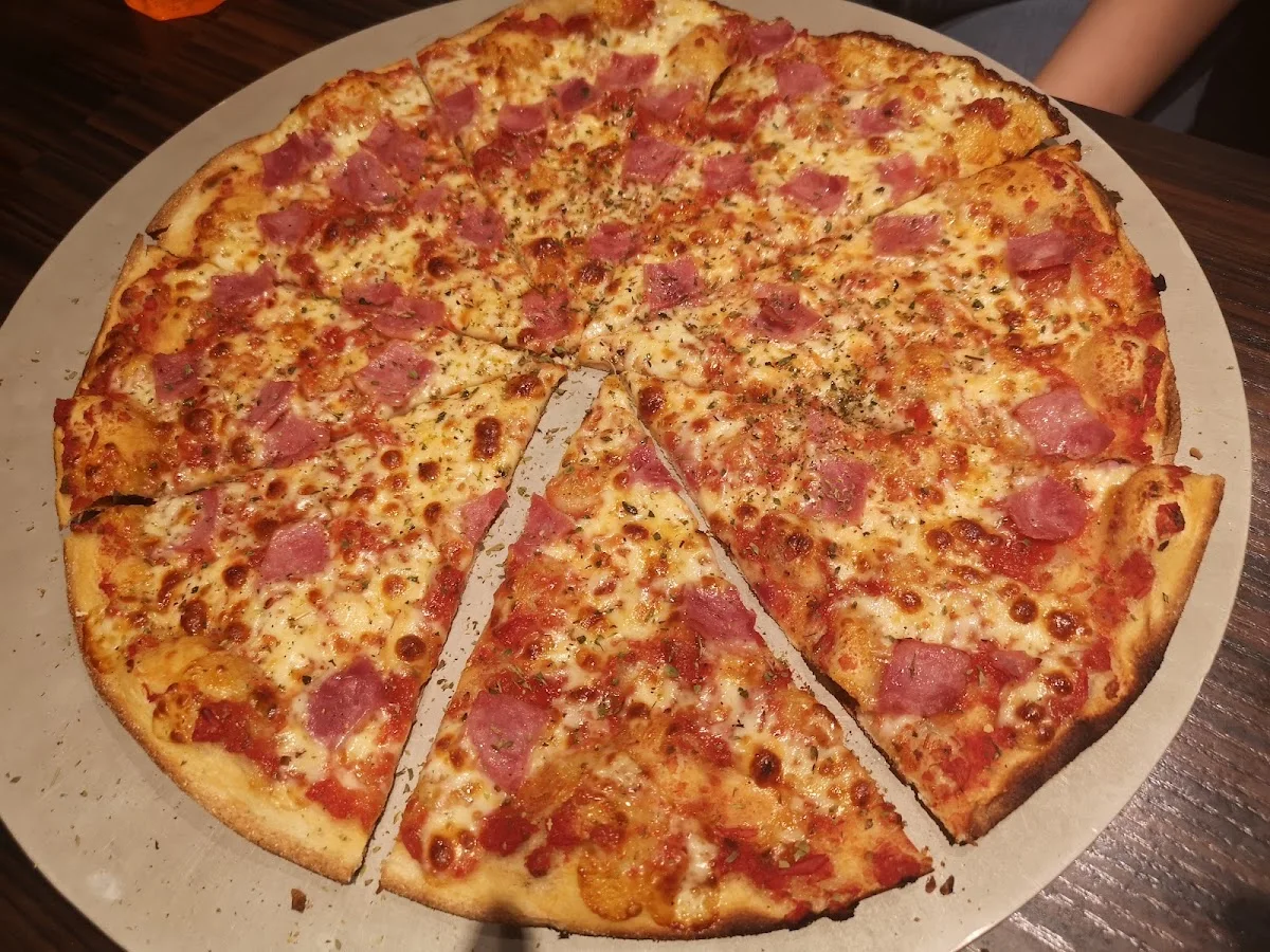 Schwarzlichtviertel – Pizza in Hamburg