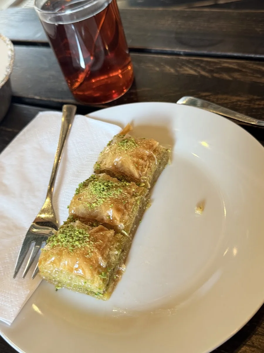 La Femme – Baklava in Berlin